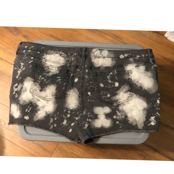 Torrid Shorts - Picture 2 of 3